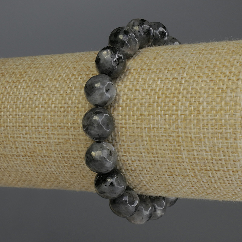 Labradorite bracelet with faceted bead, 10 mm diameter, 18 cm stretch