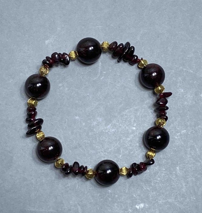 Браслет Гранат гладка кулька, діаметр 12мм+- крихта 7х2мм+-, довжина 18см стрейч