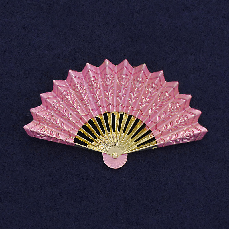 Brooch 'Fan' pink enamel on gold-tone metal 54x33mm+