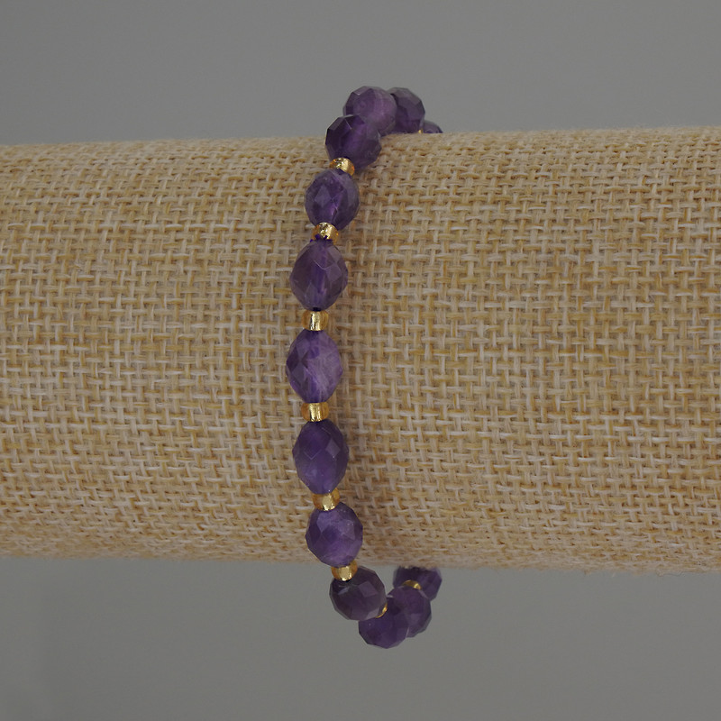 Amethyst bracelet with faceted grain beads, diameter 8x6 mm ±, with 3 mm seed beads ±, length 18 cm stretch