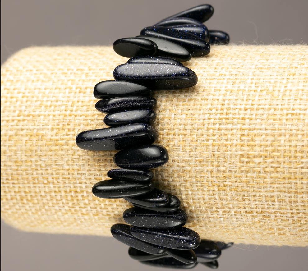 Bracelet made from natural aventurine 'Blue Sand of Cairo Night' sliver 'needle' on elastic cord Ø 13-24 × 3-6 (±) mm inner circumference 18 cm