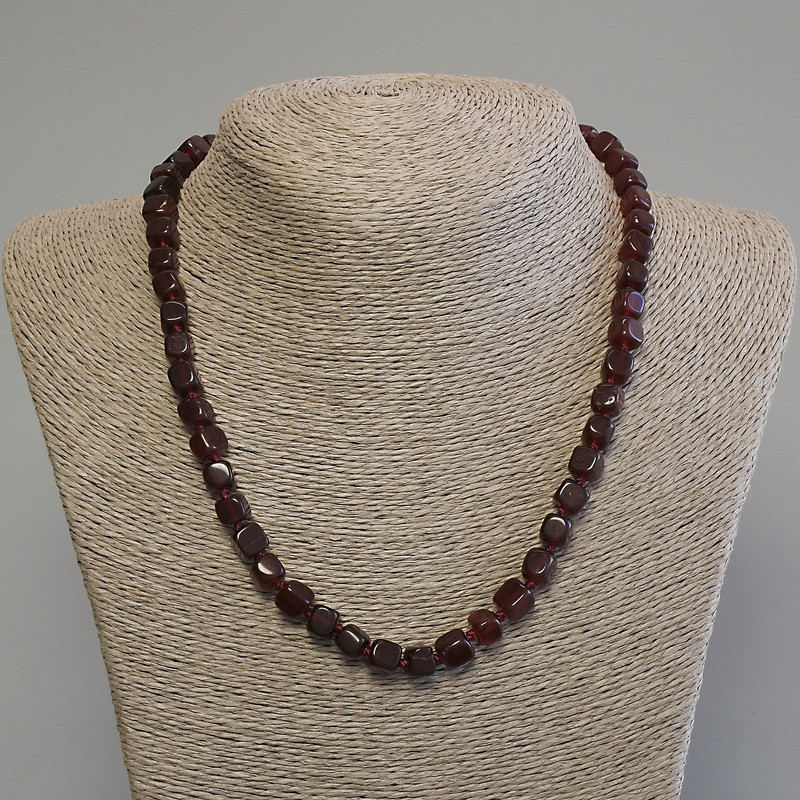 Cube-shaped tourmaline necklace, 7 mm cubes, length 45 cm +/- with clasp