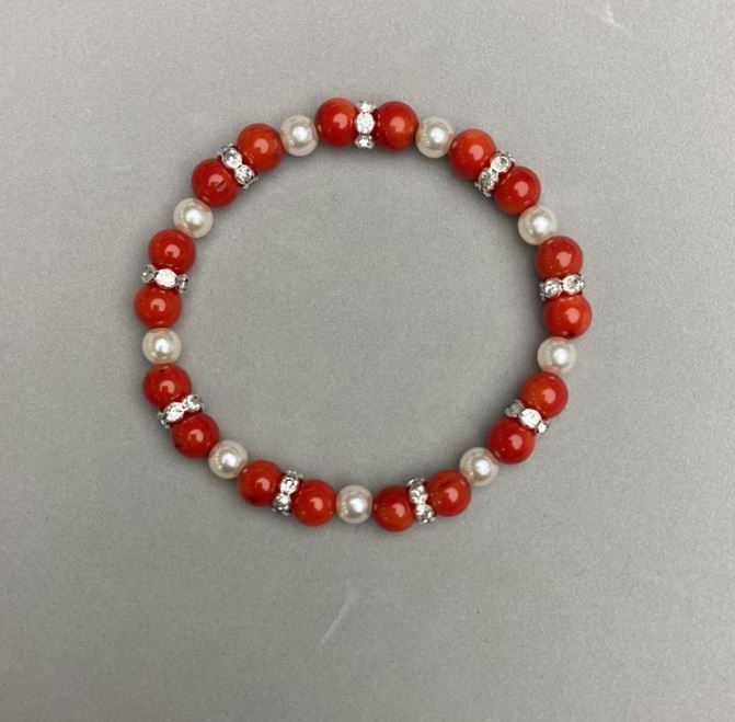 Bracelet with coral beads 7mm and artificial pearls 6mm, with metal inserts, 18 cm stretch