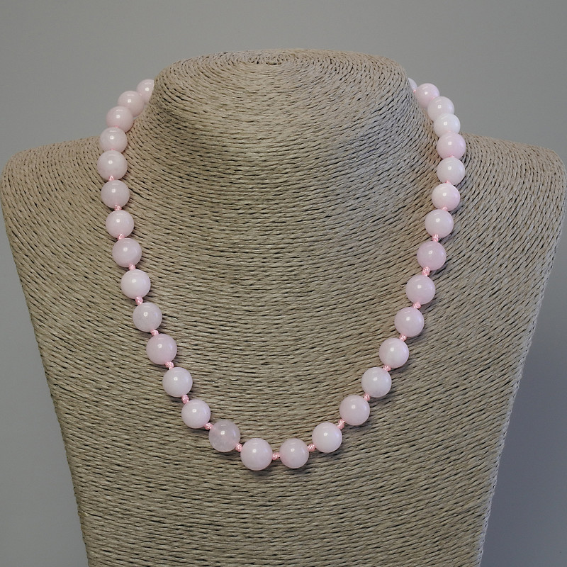 Kunzite Necklace with smooth 10 mm beads, length 50 cm +/- with a clasp