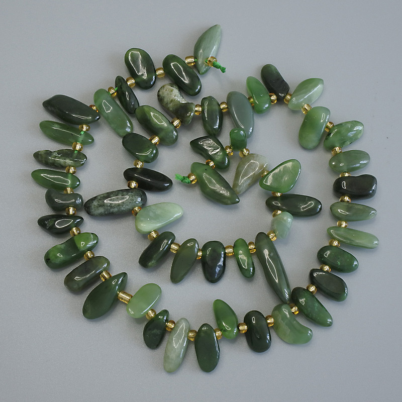 Jadeite butterfly drop beads, diameter 12-17×6 mm ± with 3 mm beads ±, length 40 cm ± on thread