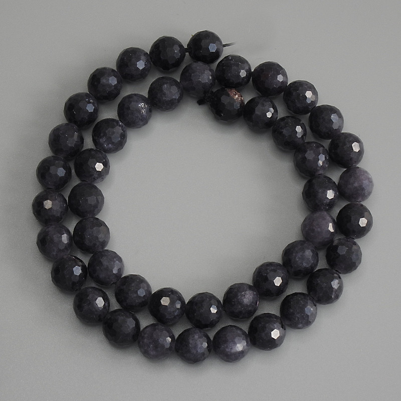Iolite beads, faceted round ball 8 mm on thread, length 37 cm