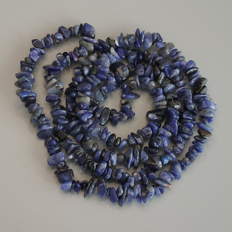 Sodalite chip beads, 8-10×2-4 mm, 80 cm on thread