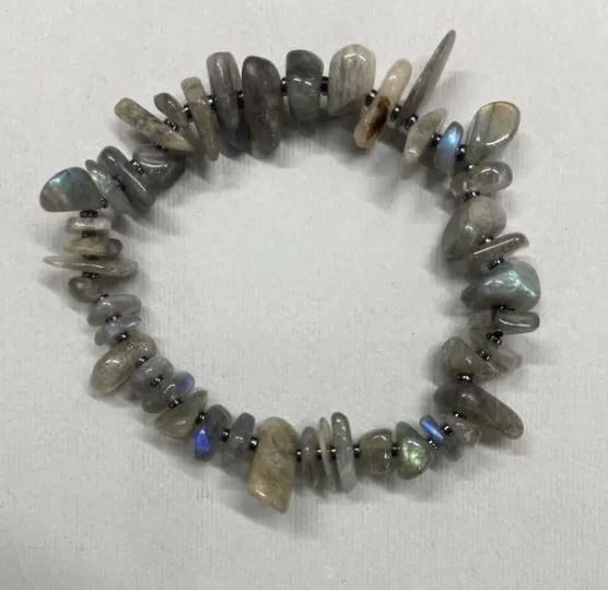 Labradorite Chip Bracelet 9-16×2-6 mm +-, length 18 cm +- Stretch Base