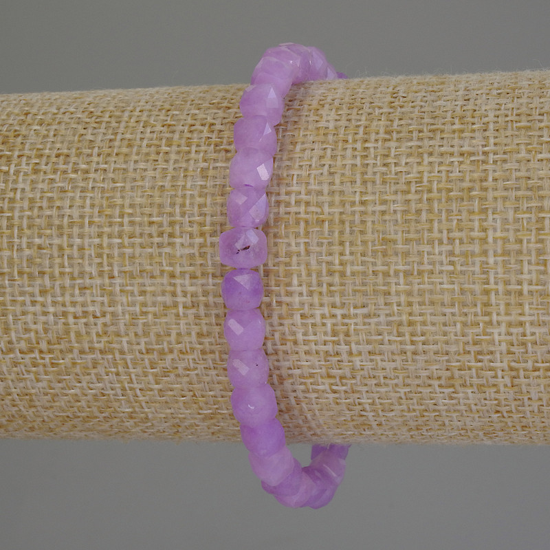Lavender Amethyst Bracelet with Faceted Cubes, 5 mm diameter, 18 cm length, stretch