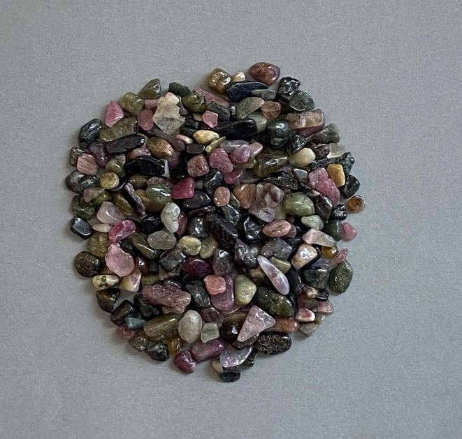 Natural Undrilled Tourmaline Chips, 4-11×3-6 mm ± (per 100 g)