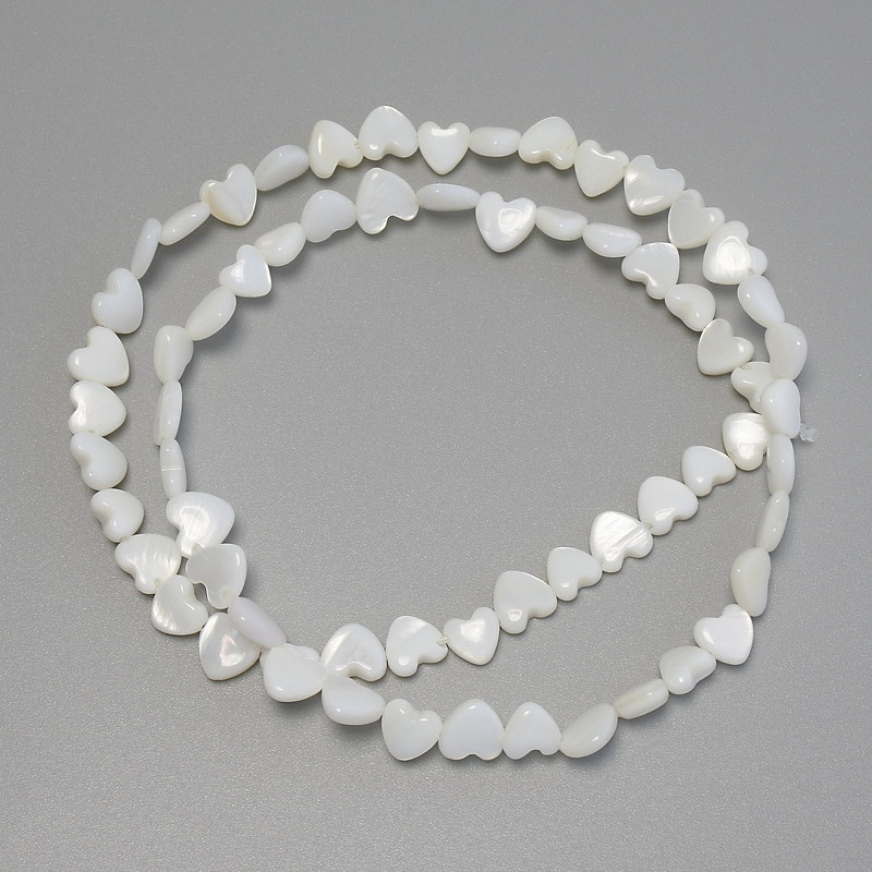 Mother-of-Pearl Heart Beads, diameter 5–6×5–6 mm, length about 39 cm on thread