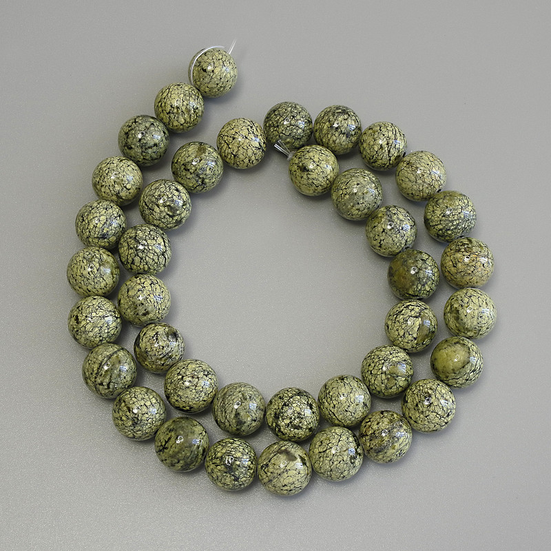Serpentine Beads, pressed smooth 10mm round balls, 39 cm length on thread
