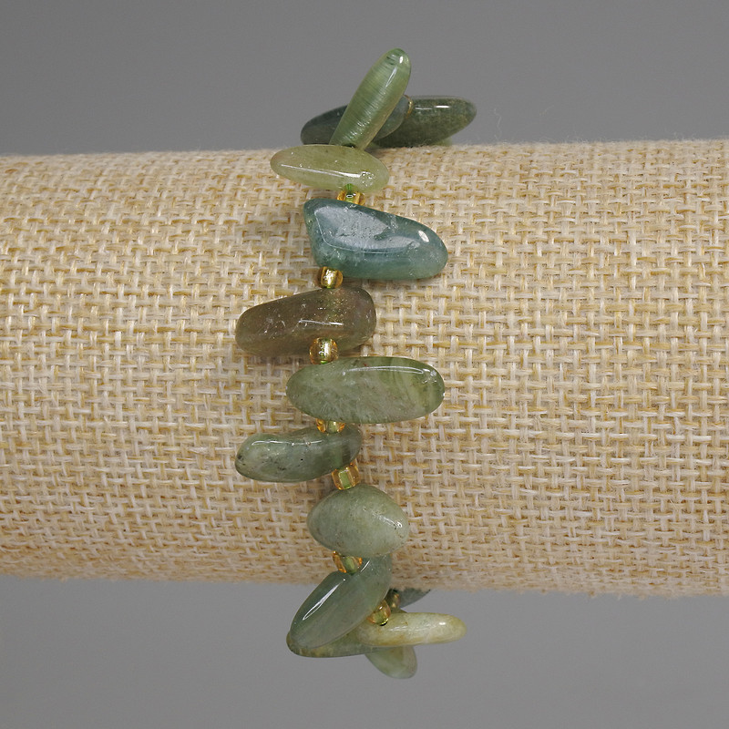 Green Tourmaline Bracelet with Faceted Butterfly Centerpiece, 10-15 × 6-8 mm, 3 mm beads, length 18 cm, stretch