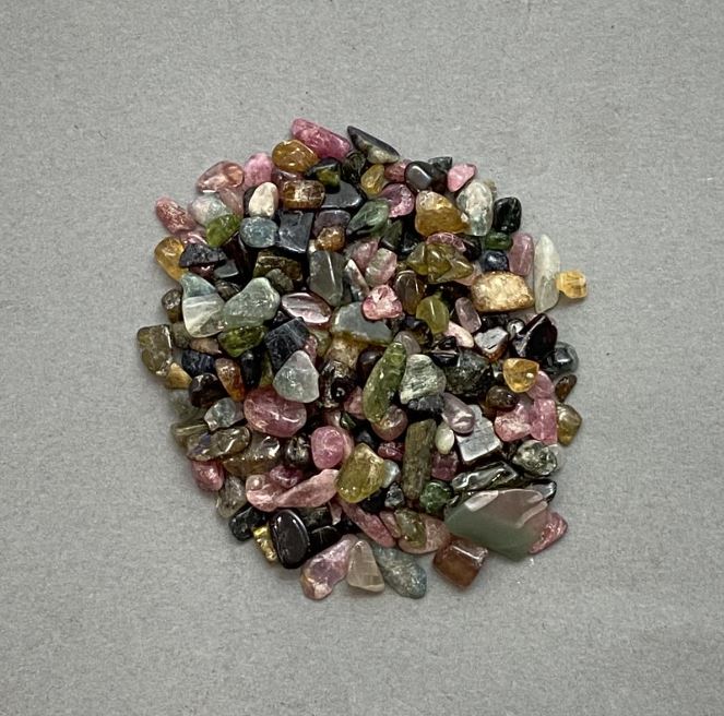 Natural undrilled tourmaline chips 3-8×3-5 mm ± (per 100 g)
