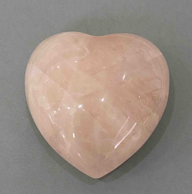 Rose Quartz Heart Souvenir Stone, diameter 60-85 x 60-85 x 30-45 mm, +/- assorted sizes; weight from 150 g (Price per 100 g)