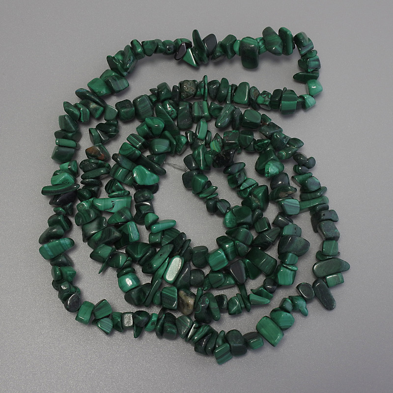 Malachite crumb beads, diameter 6-10×2-5 mm, length 78 cm on fishing line