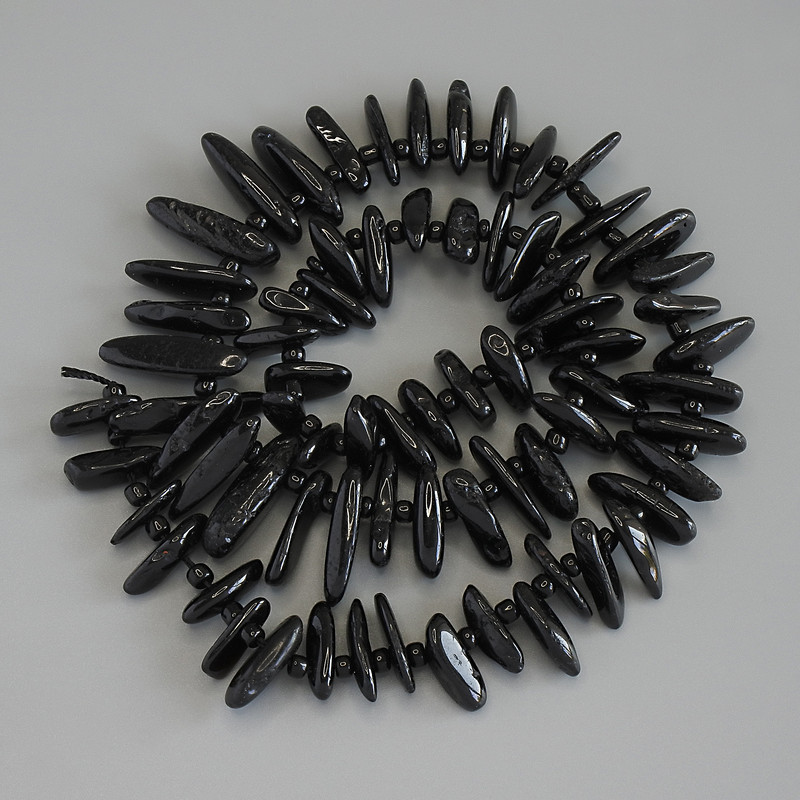 Black Tourmaline Chip Beads, Needle-Shaped, Diameter 13-18×2.5 mm, 3 mm Seed Beads, On Thread, Length 39 cm
