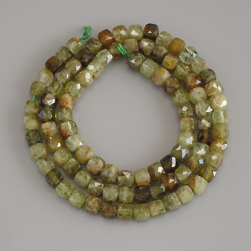Grossular Faceted Cube Beads, 4×4 mm diameter, on thread, 39 cm length