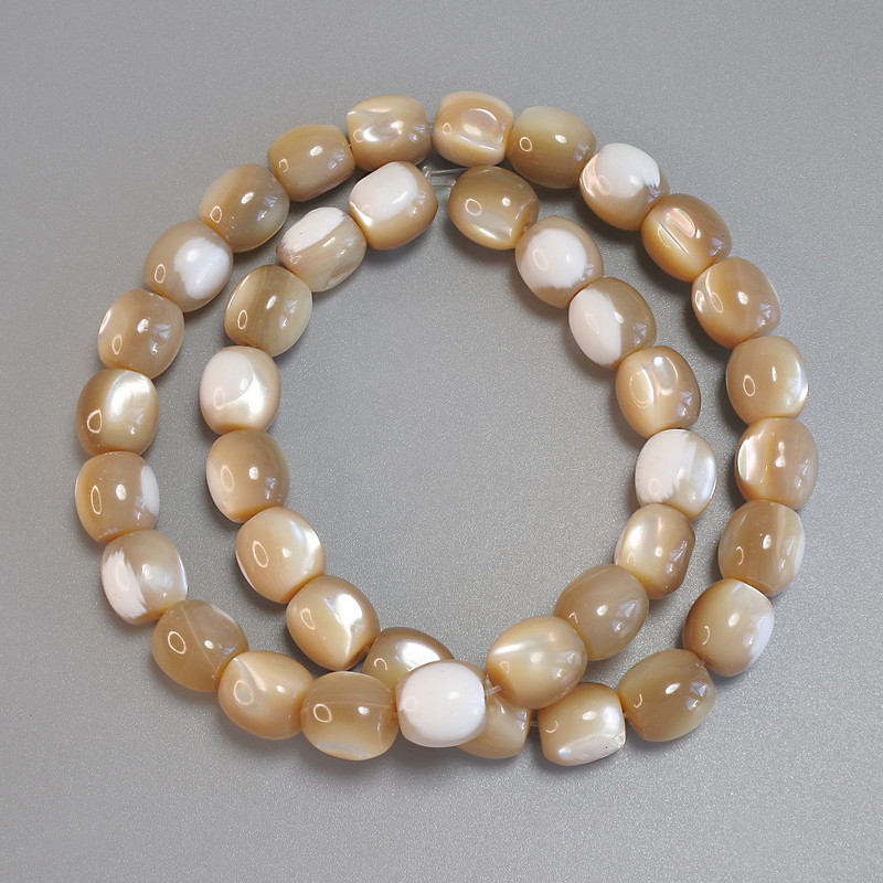 Beige mother-of-pearl barrel beads, diameter 10×9, 5 mm +/-; length 40 cm +/- on thread