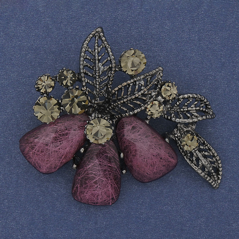 Брошка кулон Акцент з рожевим акваріумним ефектом сірі стрази сріблястий метал 43х48мм+