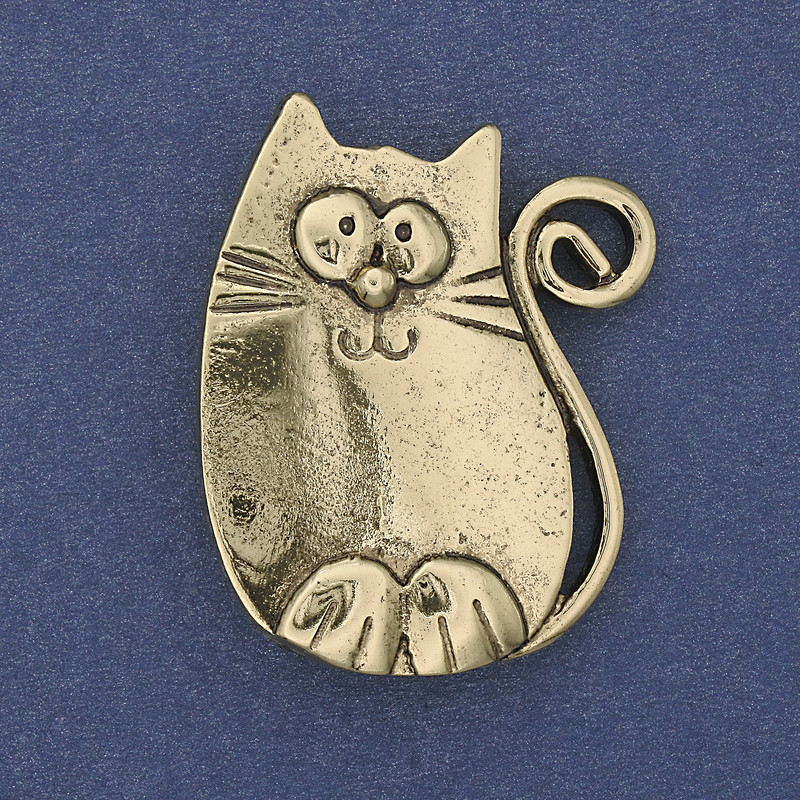 Cat brooch-pendant in golden metal 37x29mm+