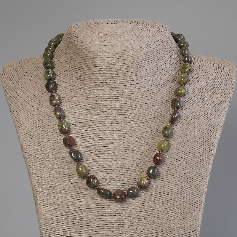 Jasper Necklace 'Dragon's Blood' Faceted, bead diameter 11×8–9 mm, length 50 cm +/- with clasp
