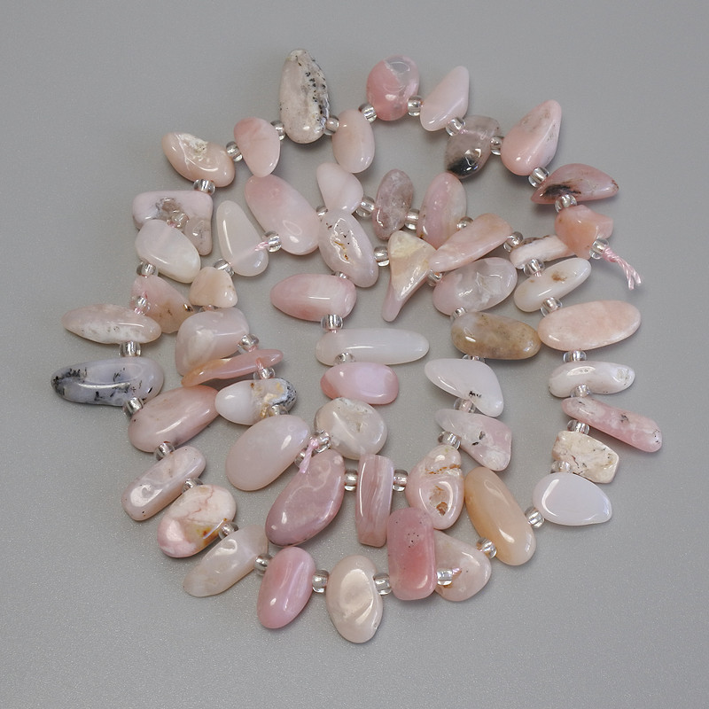 Pink opal chip butterfly beads, diameter 10-15×6-7 mm, 5 mm± seed beads 3 mm±, length 39 cm± on thread
