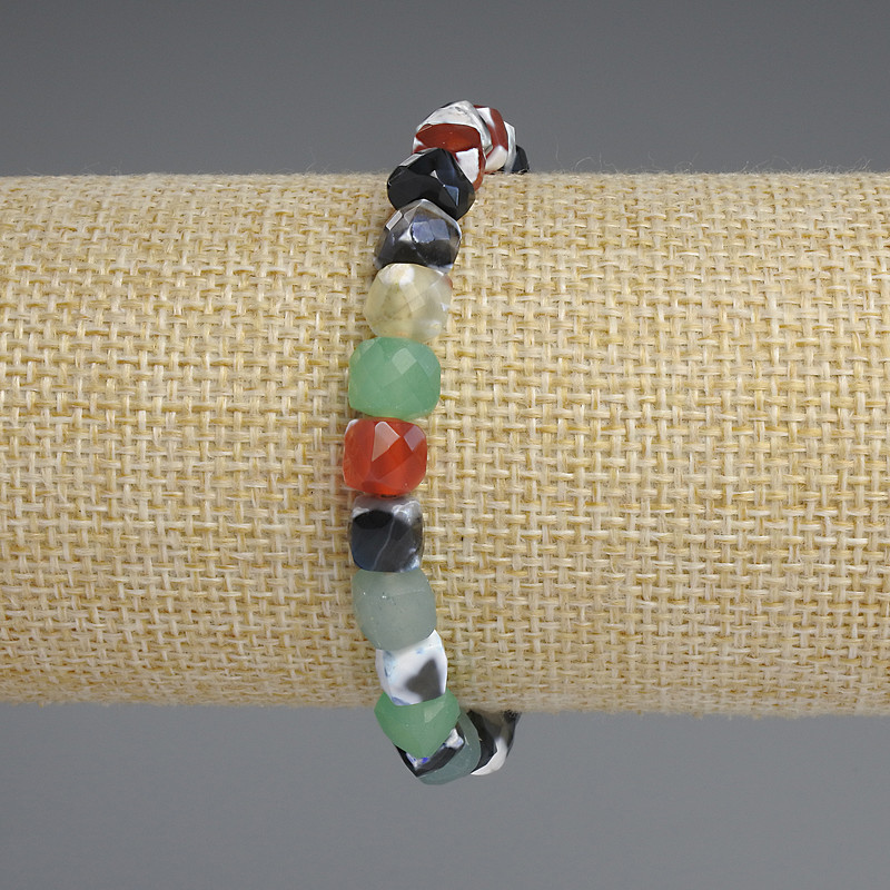 Браслет Агат гранований кубик, діаметр 6, 5х6, 5мм+-, довжина 18см+- стрейч