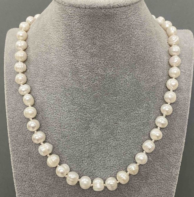 Natural freshwater pearl necklace 8.5–10.5 × 8–9 mm, length 47 cm, with clasp