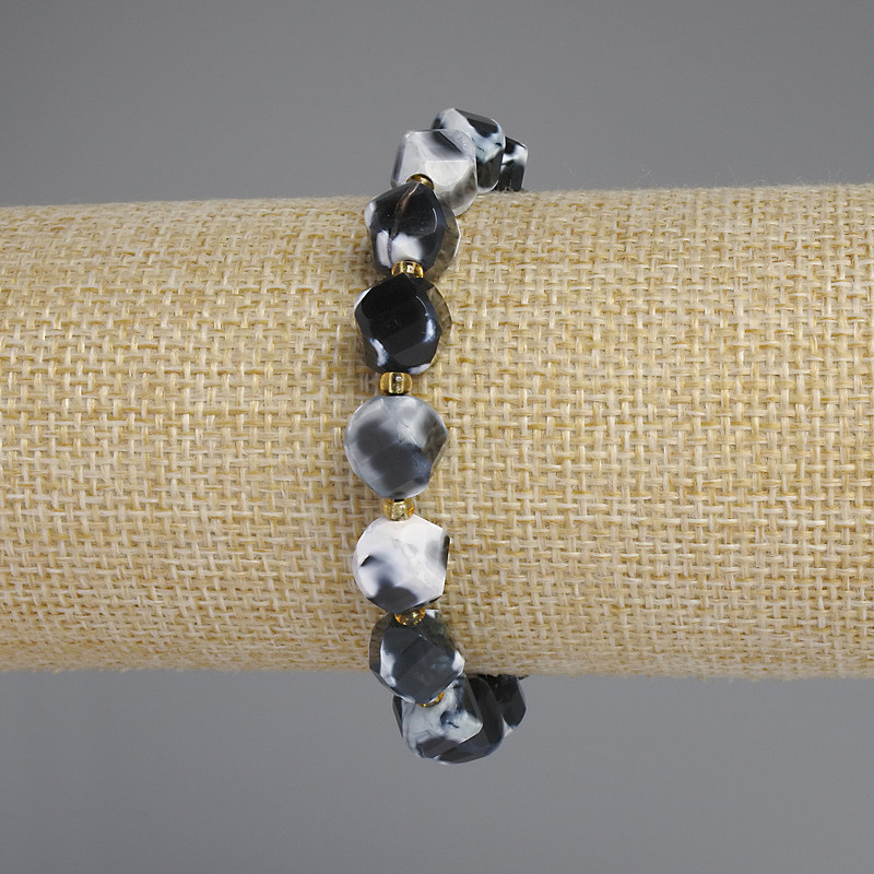 Diamond-Shaped Faceted Agate Bracelet