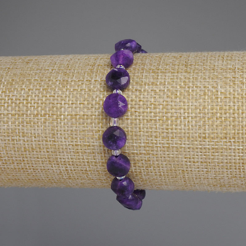 Sugilite bracelet with faceted 8mm coins and 3mm seed beads, 18 cm long, stretch