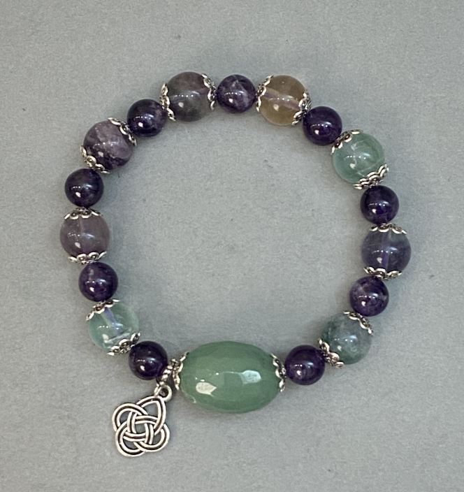 Fluorite Bead Bracelet - 10 mm Beads +/- Amethyst Bead, 8 mm Diameter +/- Jade Faceted Bead 20x15 mm +/-, 18 cm Elastic