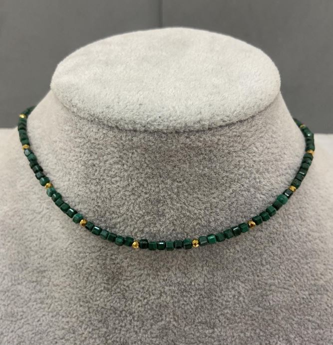 Choker with faceted malachite cubes 2x2 mm and a faceted hematite bead 2 mm; length 38 cm with a 5 cm extender chain