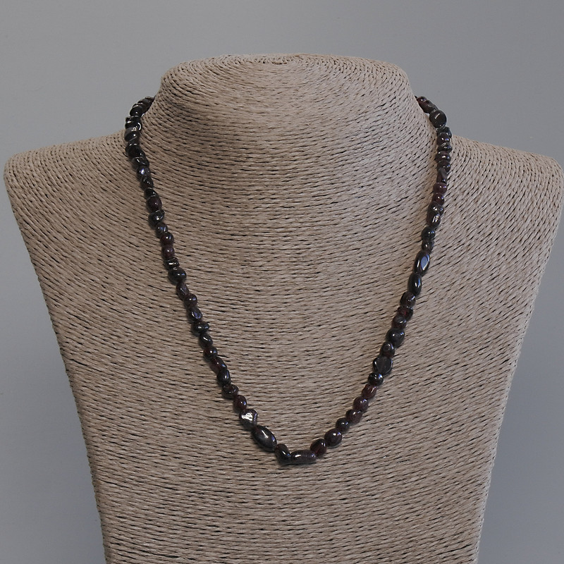 Garnet faceted bead necklace, diameter 5-7×5-7 mm, length 45 mm, with clasp