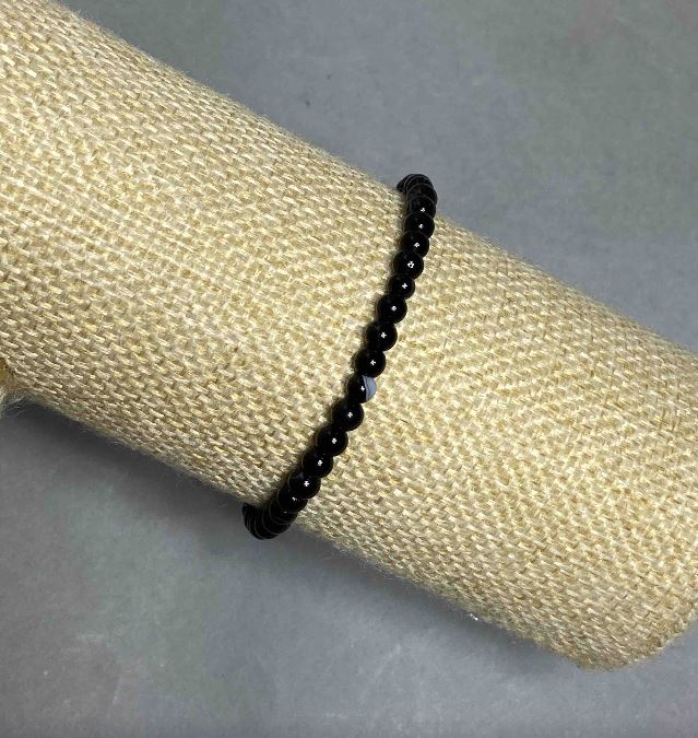 Agate bracelet with smooth beads, diameter 4–5 mm, length 18 cm, stretch