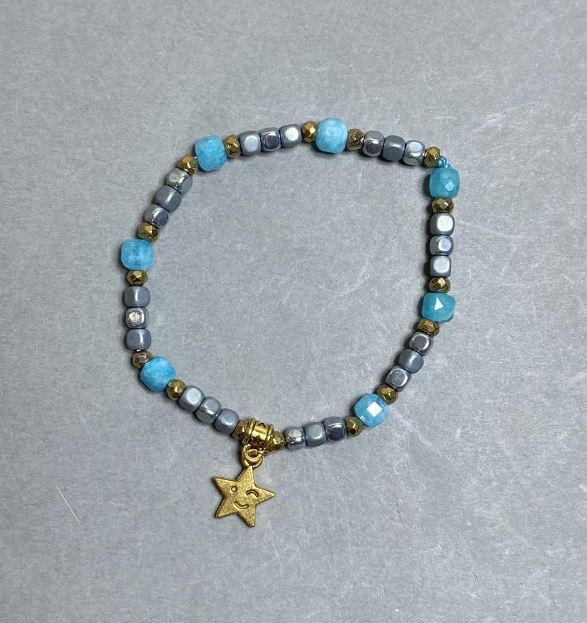 Hematite Cube Bracelet, 3.5 mm diameter; Aquamarine Cube Beads, 6 mm, 18 cm stretch