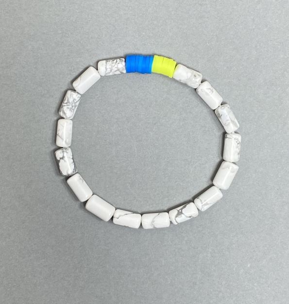 Bracelet with chalcedony cylinders 10x5 mm ±, polymer clay rondelles 6x1 mm ±, 18 cm elastic