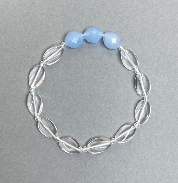 Bracelet with twisted oval rock crystal, 12x8x4 mm + faceted aquamarine bead 10x8.5 mm, 18 cm stretch