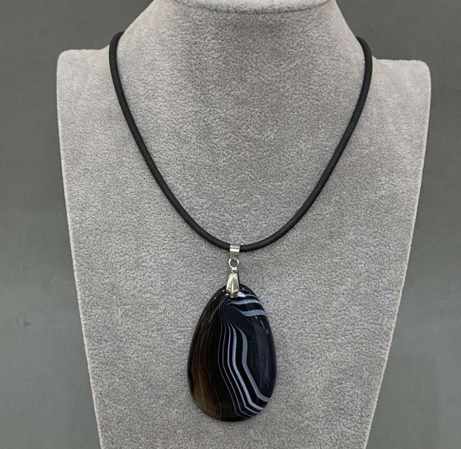Agate Pendant 57×40 mm ± (assorted sizes) on a rubber cord, length 60 cm + 5 cm extender chain