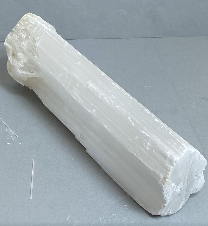 Unpolished Selenite Mineral weight 968 g 19×6.7×5 cm+