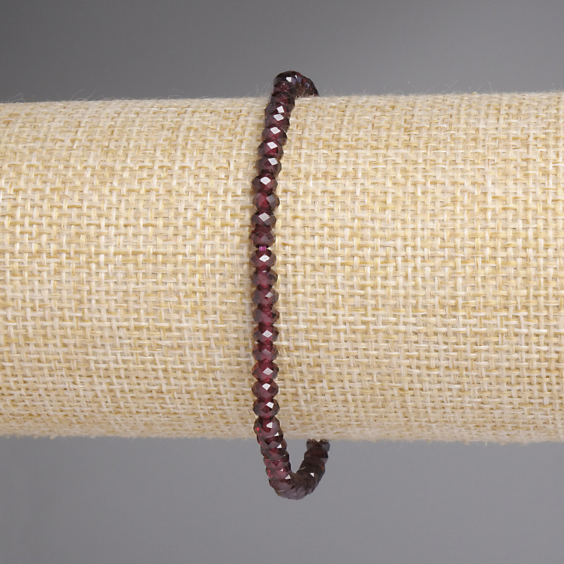 Garnet bracelet with faceted rondelle beads, 4x2.5 mm, length 18 cm, stretch