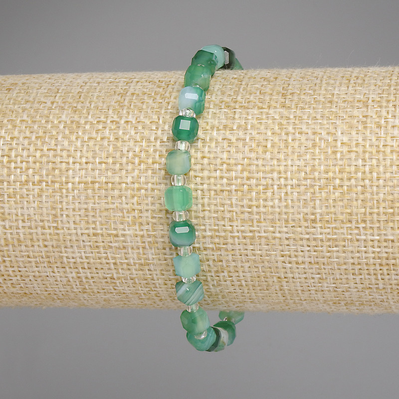 Faceted Agate Cube Bracelet, 5×5 mm cubes, 3 mm beads, length 18 cm, stretch
