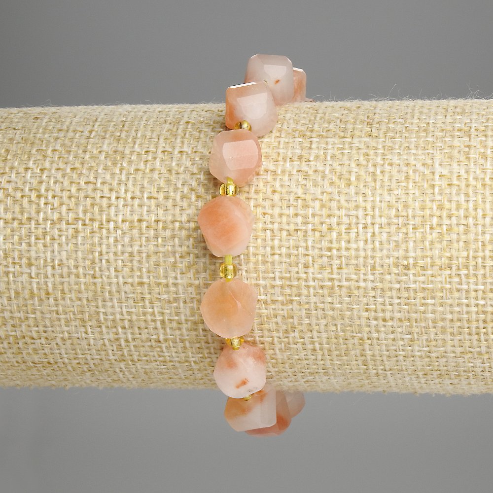 Carnelian Bracelet with Faceted Diamond-Shaped Beads, Diameter 10×9 mm ±, Seed Beads 3 mm ±, Length 18 cm ±, Elastic
