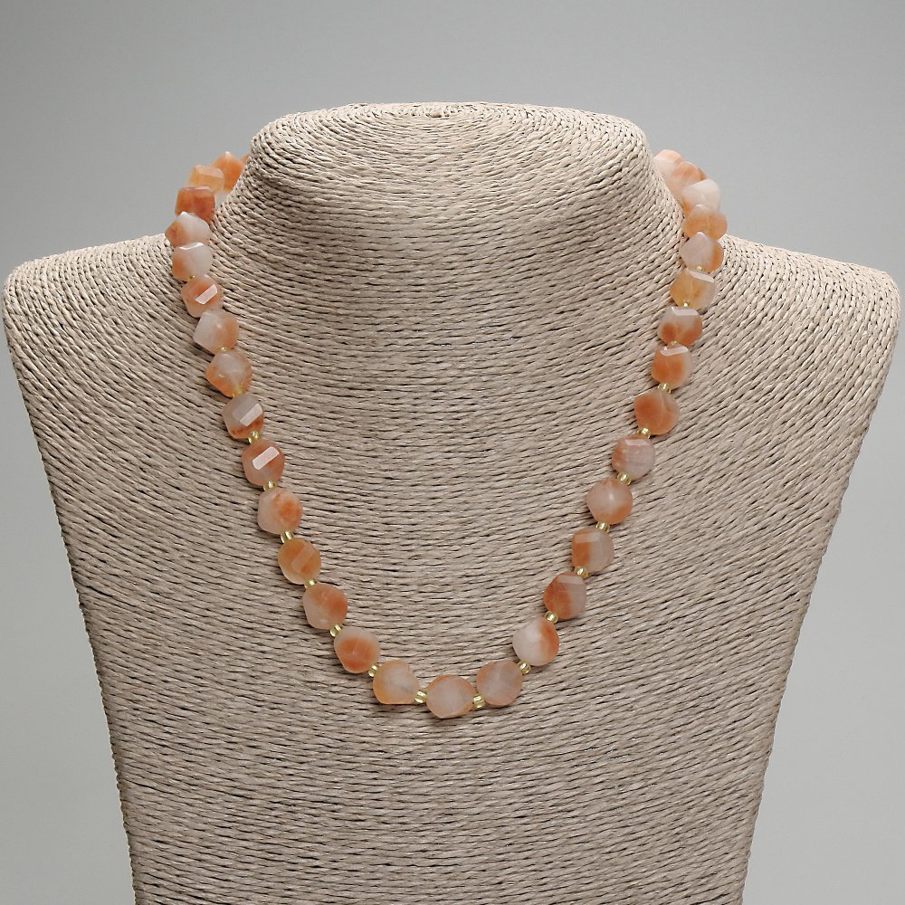 Faceted carnelian diamond-shaped bead necklace, 10x9 mm ±, with 3 mm seed beads, length 45 cm ±, with clasp