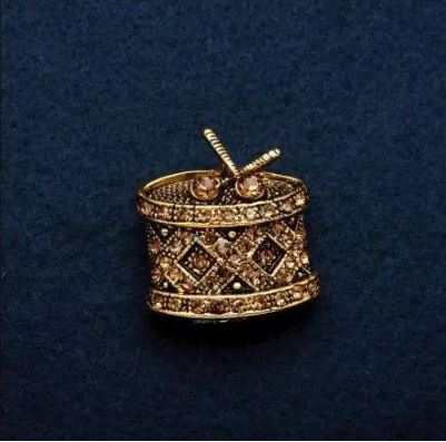 Brooch 'Drum' in antique gold color with rhinestones, 2.5 x 2.5 cm