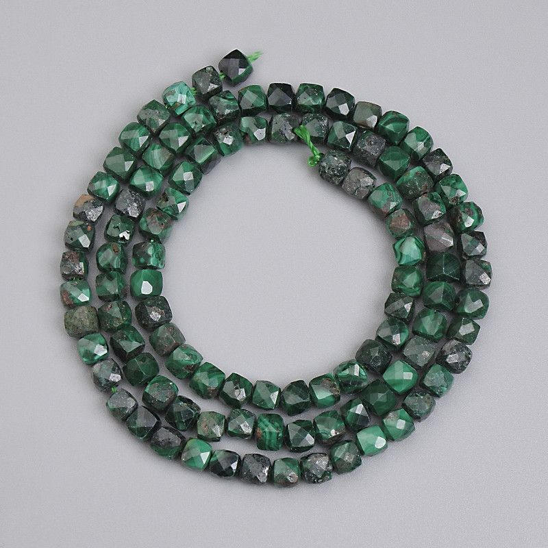 Malachite Beads – Faceted Cube, 4x4 mm, 39 cm length on thread