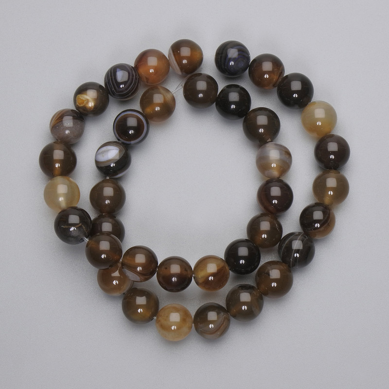 Agate beads, smooth round balls, 10mm diameter, on thread, length 37 cm+