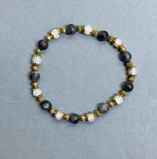 Bracelet with Frost Agate and Lavrikite Beads, smooth 5.5 mm and 6 mm, with metal inserts, 18 cm length, stretch