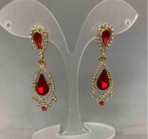 Earrings with red crystals and white rhinestones, gold-tone metal, diameter 16mm, length 47mm.