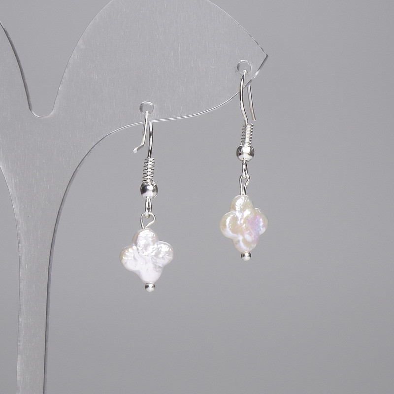 Baroque Pearl Earrings 'Shamrock' 10mm +/-, length 30mm+
